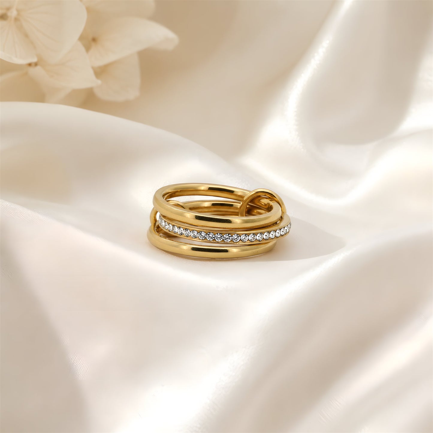 Crystal Stacking Ring Set Gold – lifestyle