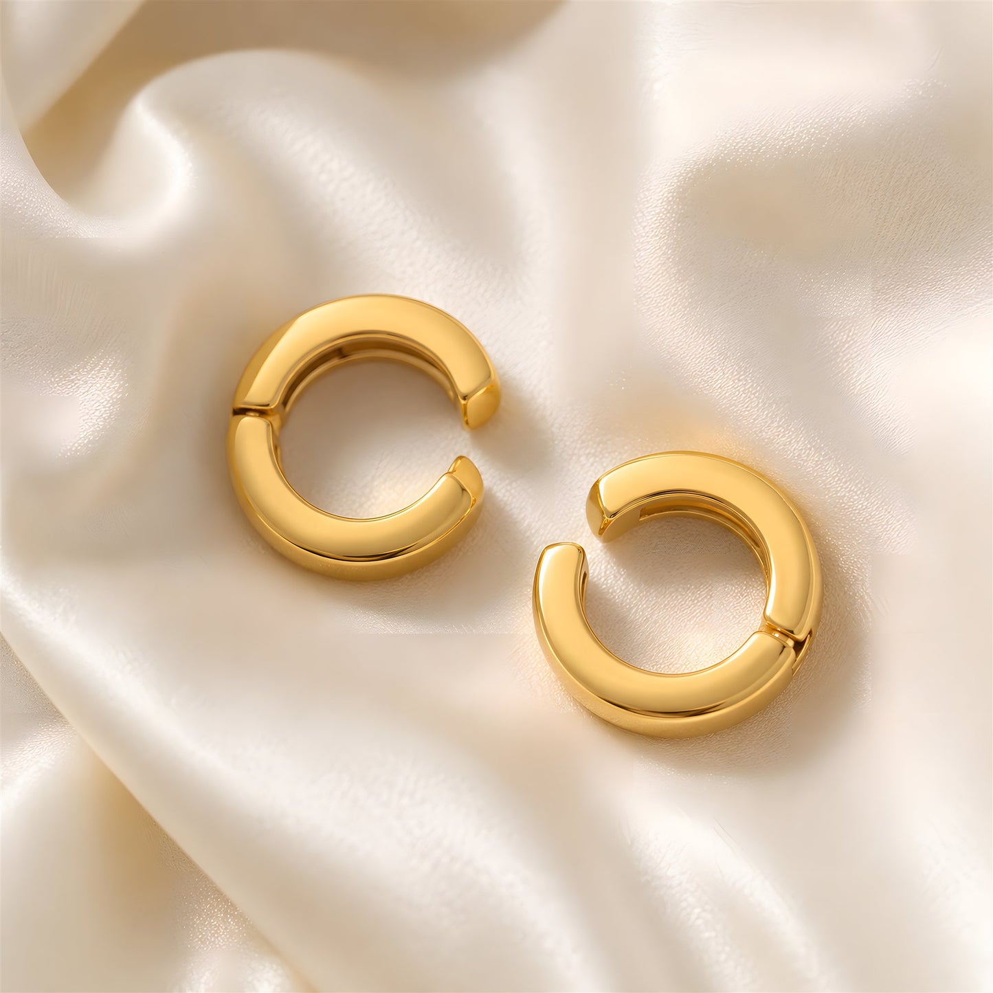 Chunky Huggie Hoop Earrings Gold – lifestyle