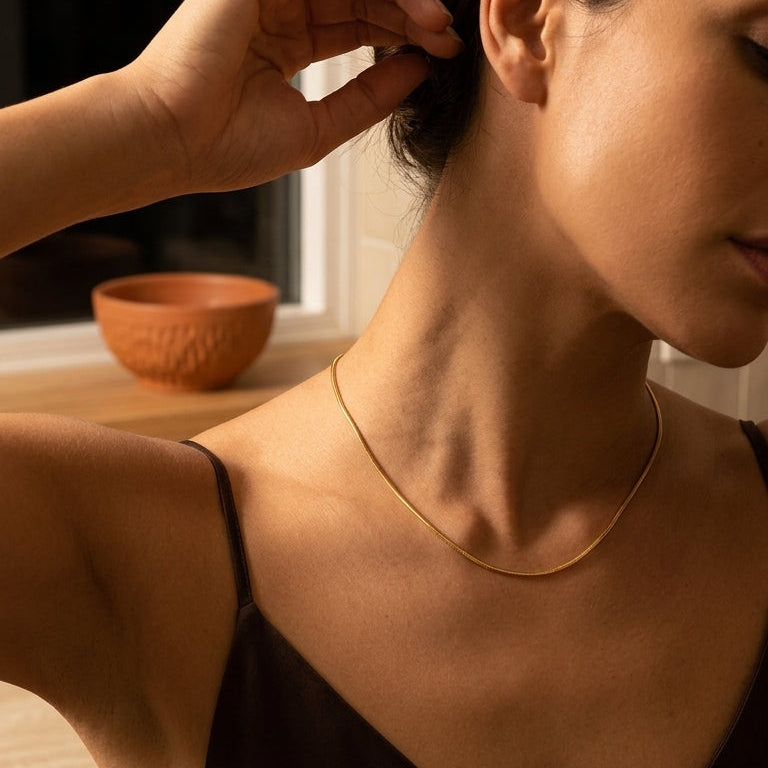 Minimalist Chain Necklace - Gold lifestyle
