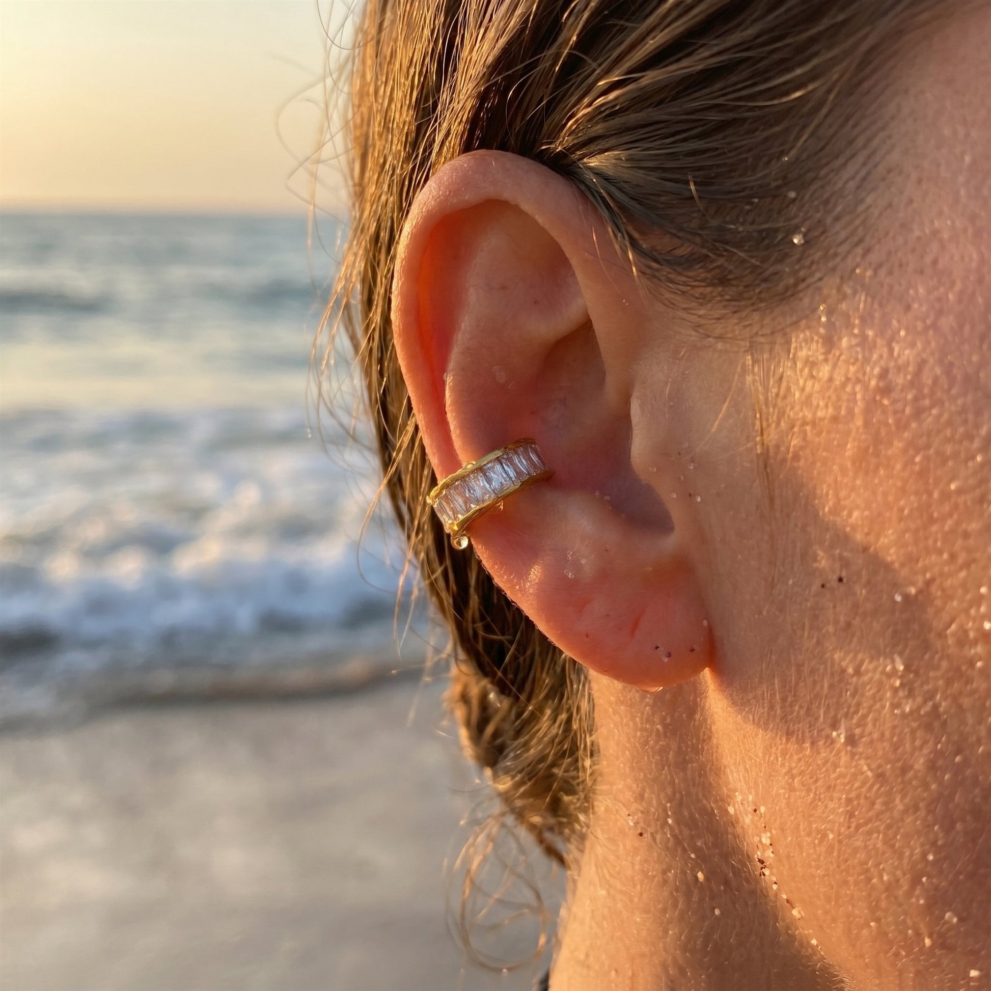 Crystal Baguette Ear Cuff Gold – lifestyle
