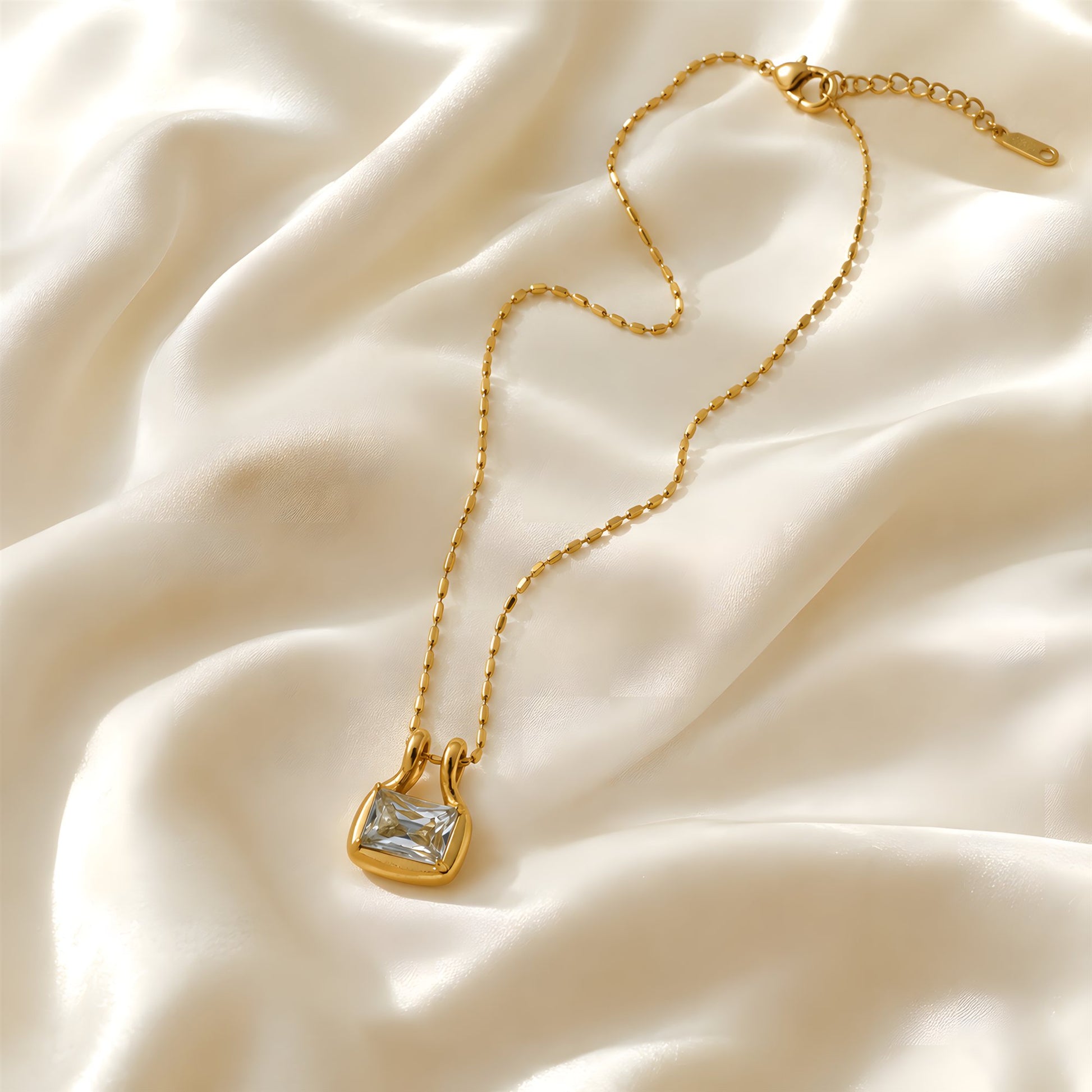 Crystal Solitaire Pendant Necklace Gold – lifestyle