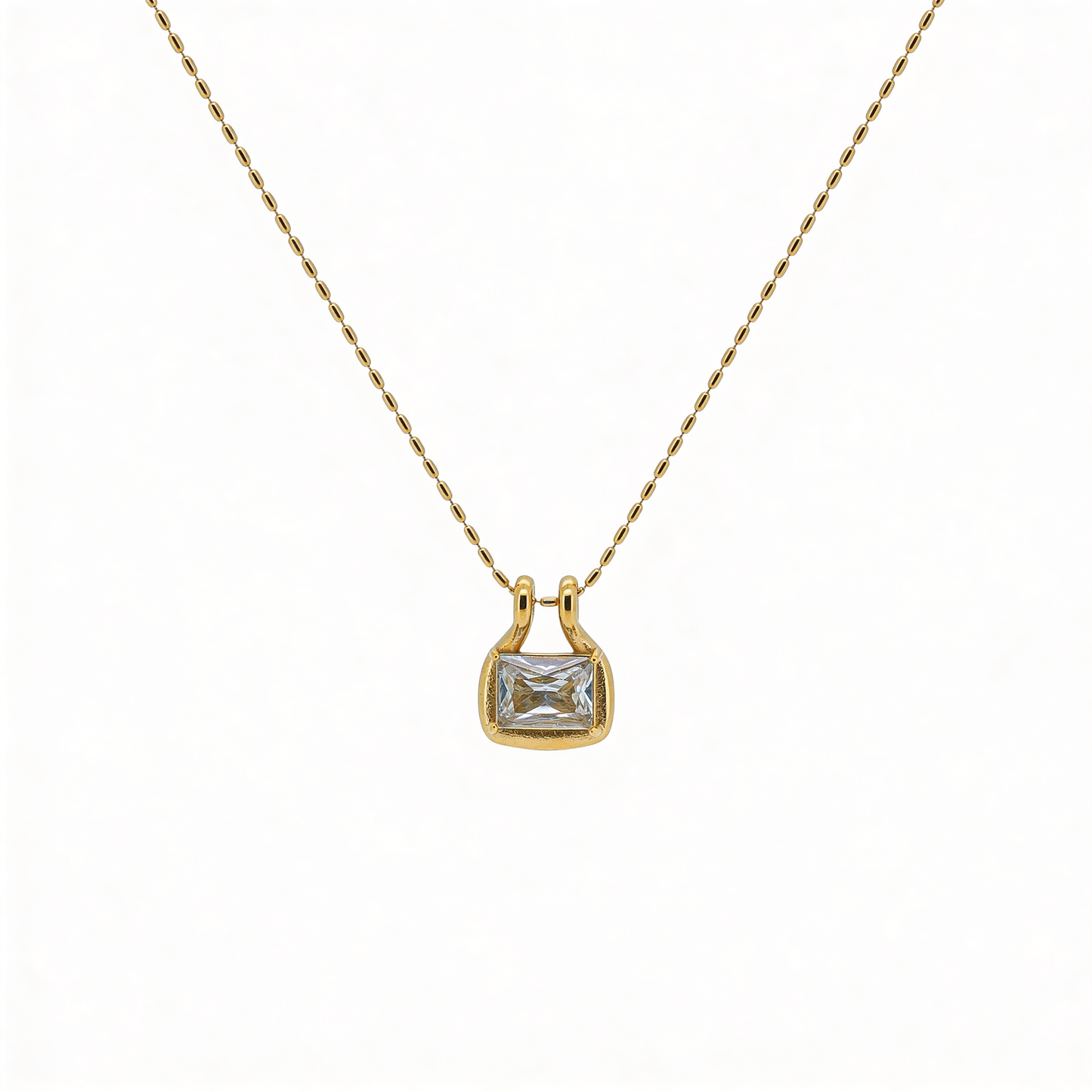 Crystal Solitaire Pendant Necklace Gold – lifestyle