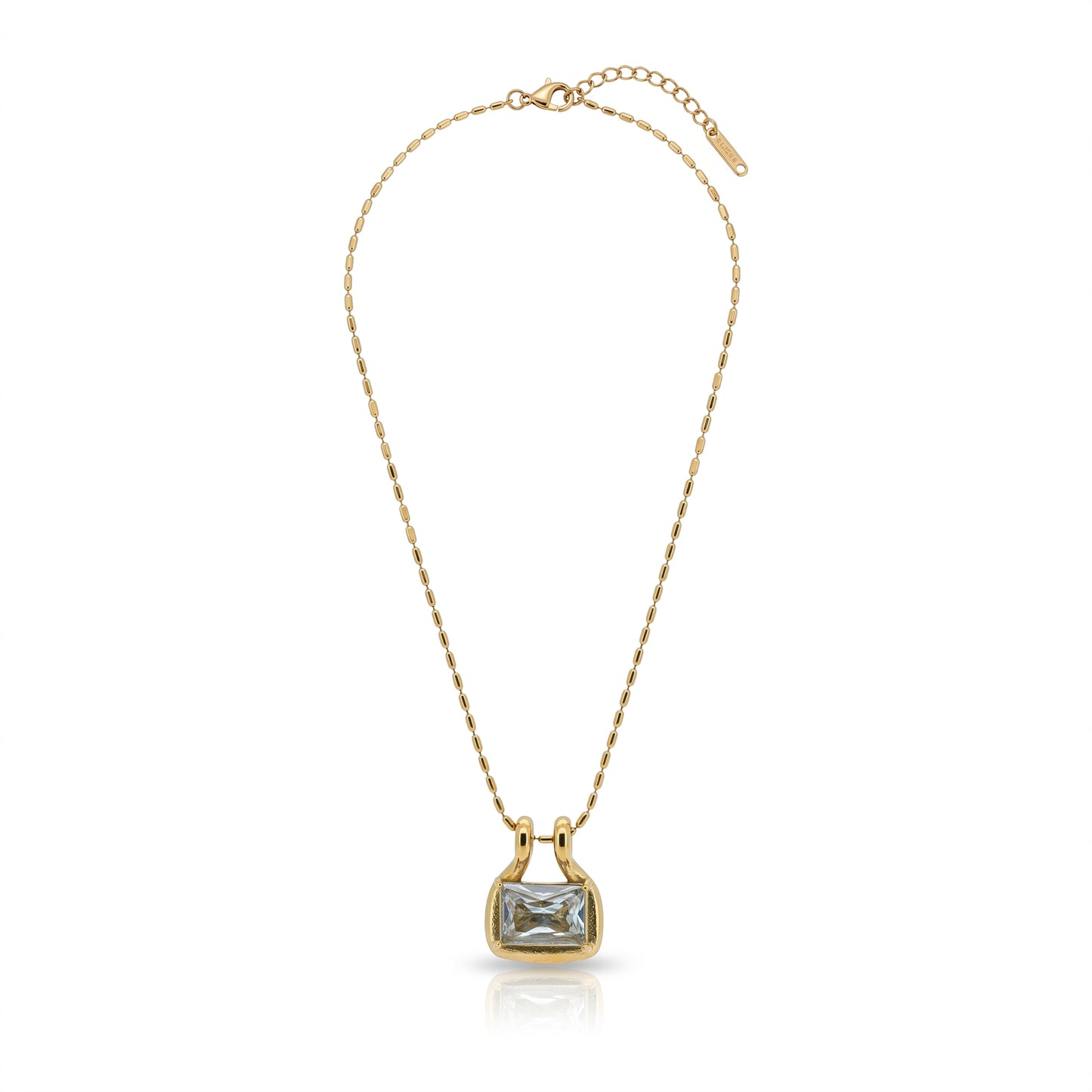 Crystal Solitaire Pendant Necklace Gold – lifestyle
