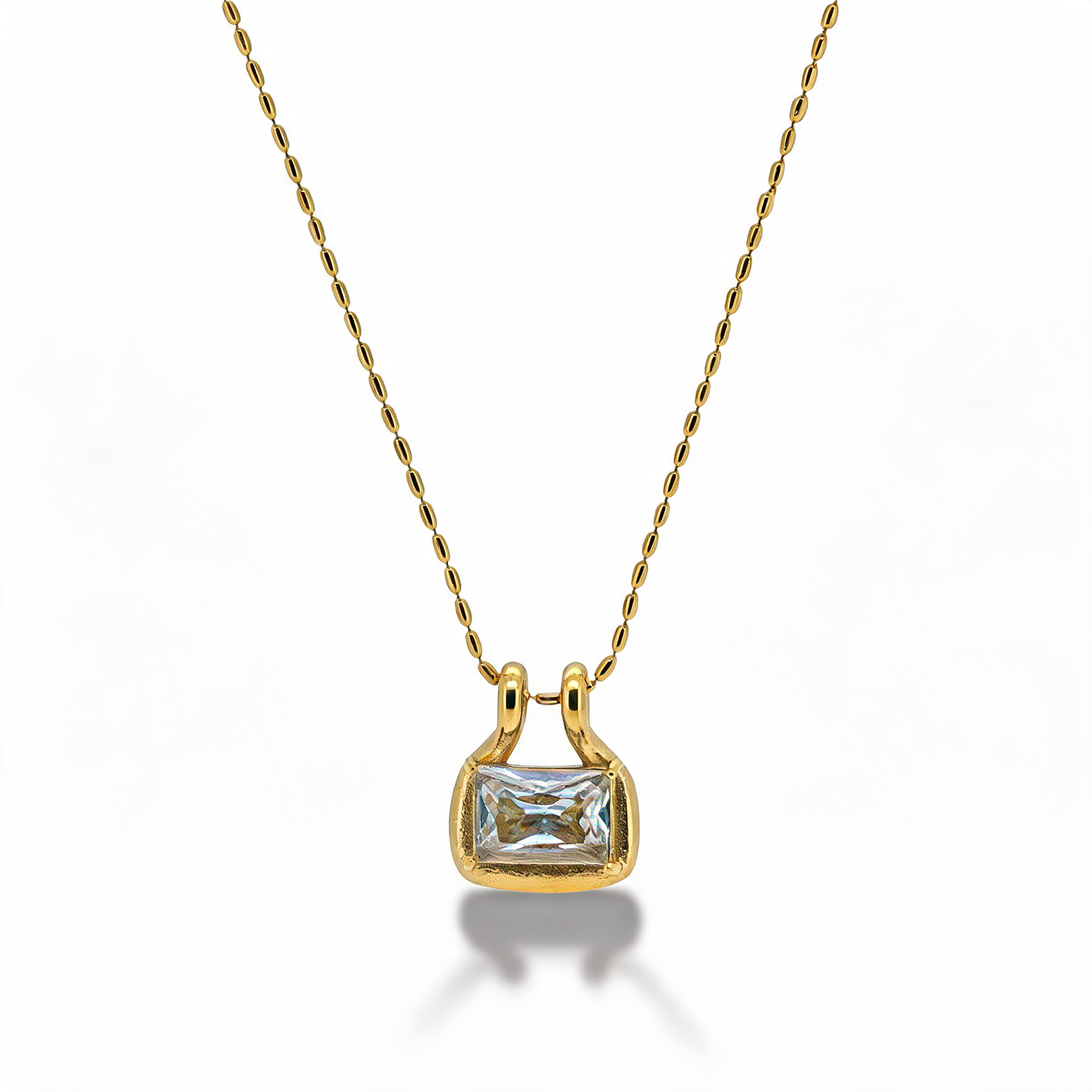 Crystal Solitaire Pendant Necklace Gold – lifestyle
