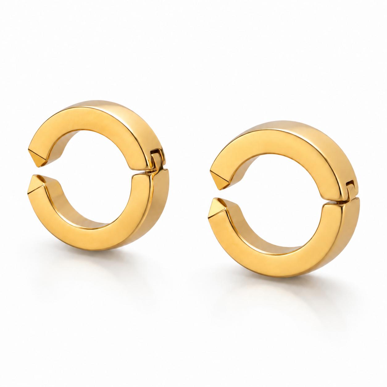 Chunky Huggie Hoop Earrings Gold – lifestyle