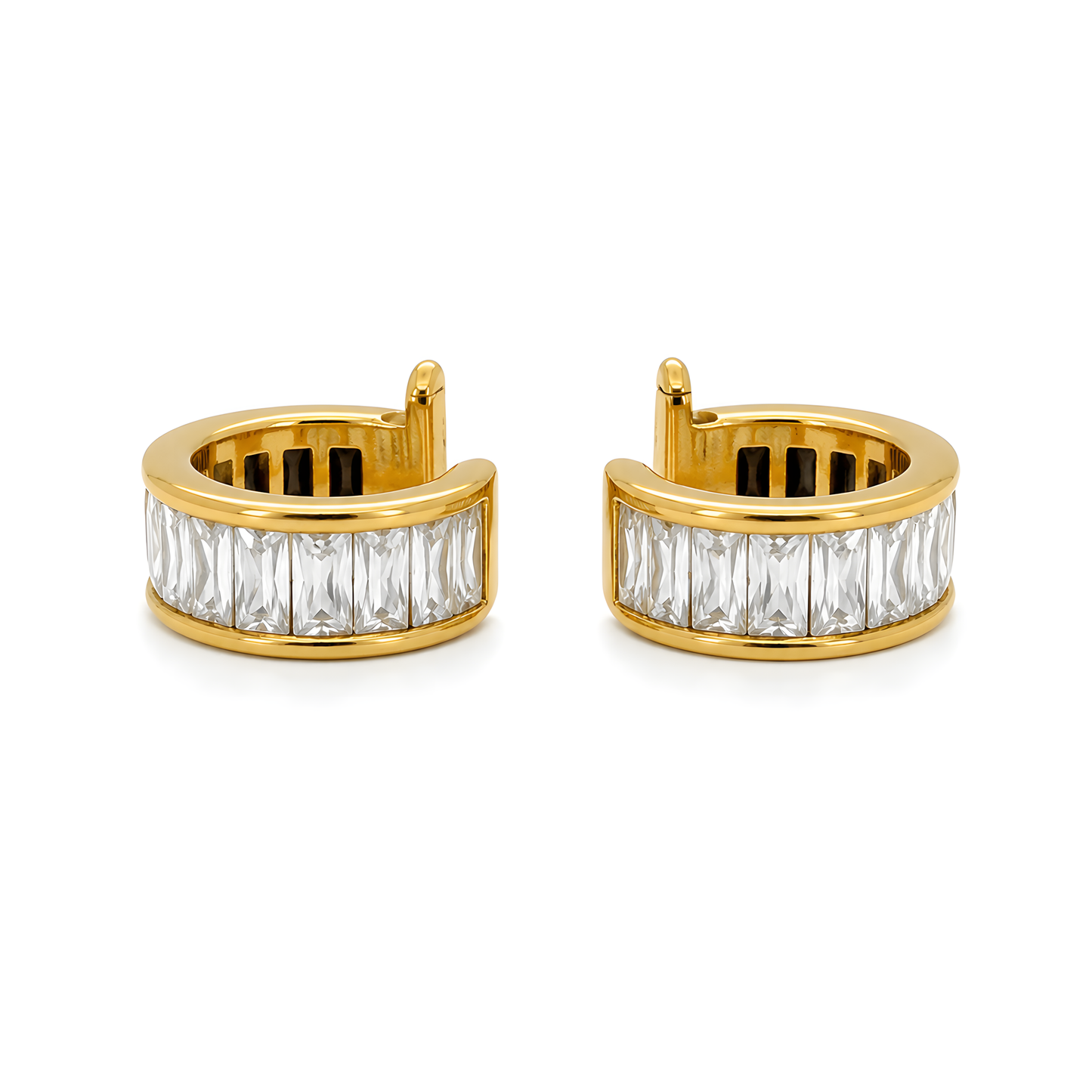 Crystal Baguette Ear Cuff Gold – lifestyle