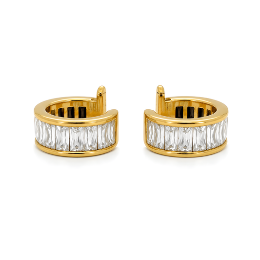 Crystal Baguette Ear Cuff Gold – lifestyle