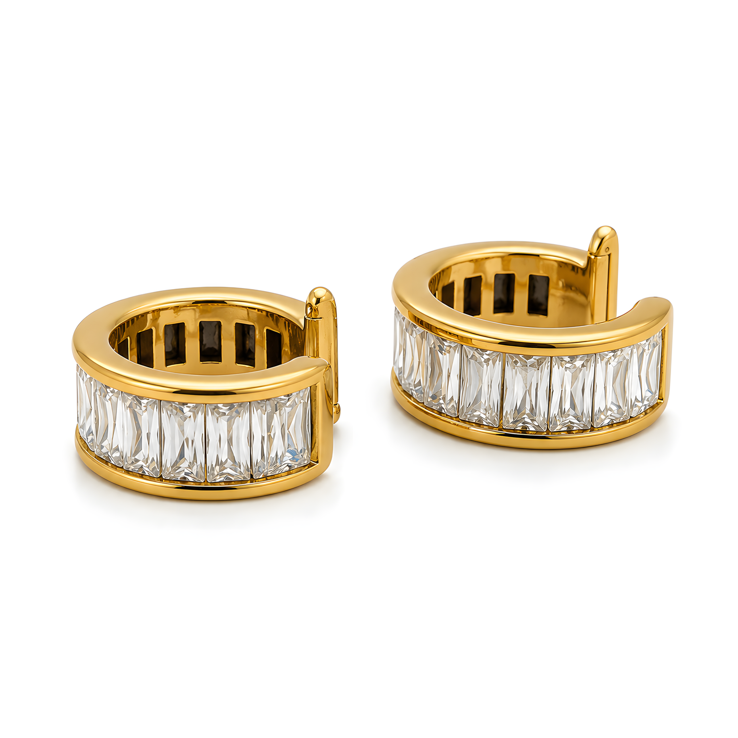 Crystal Baguette Ear Cuff Gold – lifestyle