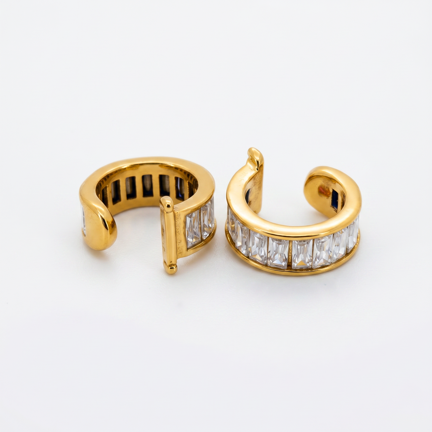 Crystal Baguette Ear Cuff Gold – lifestyle